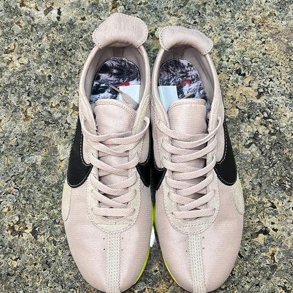 Nike Moon Racer String
Size 10.5
String/Black-Sail-Volt - Picture 8 of 9